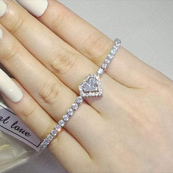 NEW LUXURY S925 DIAMOND HEART SILVER BANGLE BRACELET - Picture 2 of 5